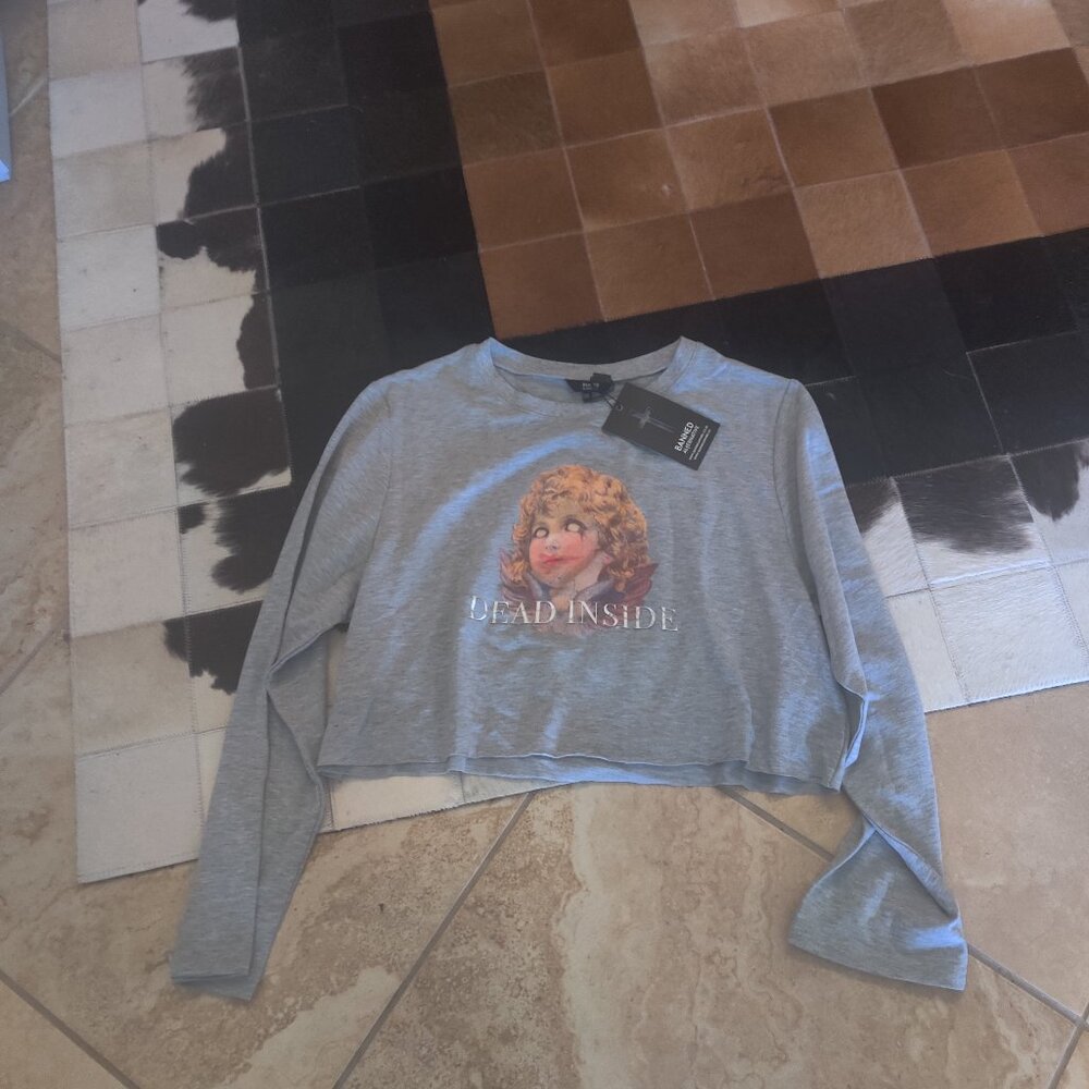 Women's Gray Long Sleeve Graphic Cropped Tee